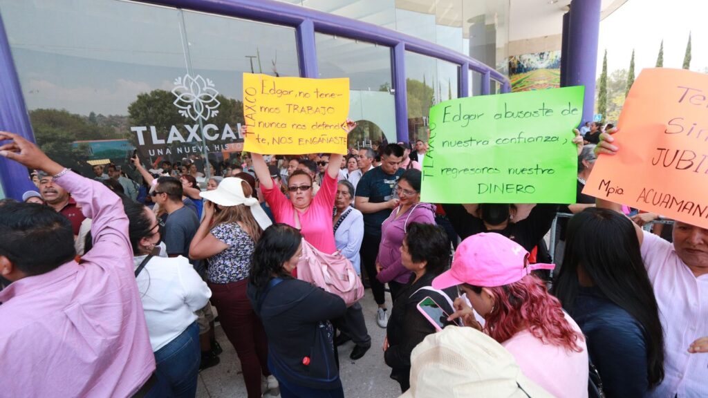 A empujones sacan a Tlapale y Escobar de celebración del “7 de mayo”