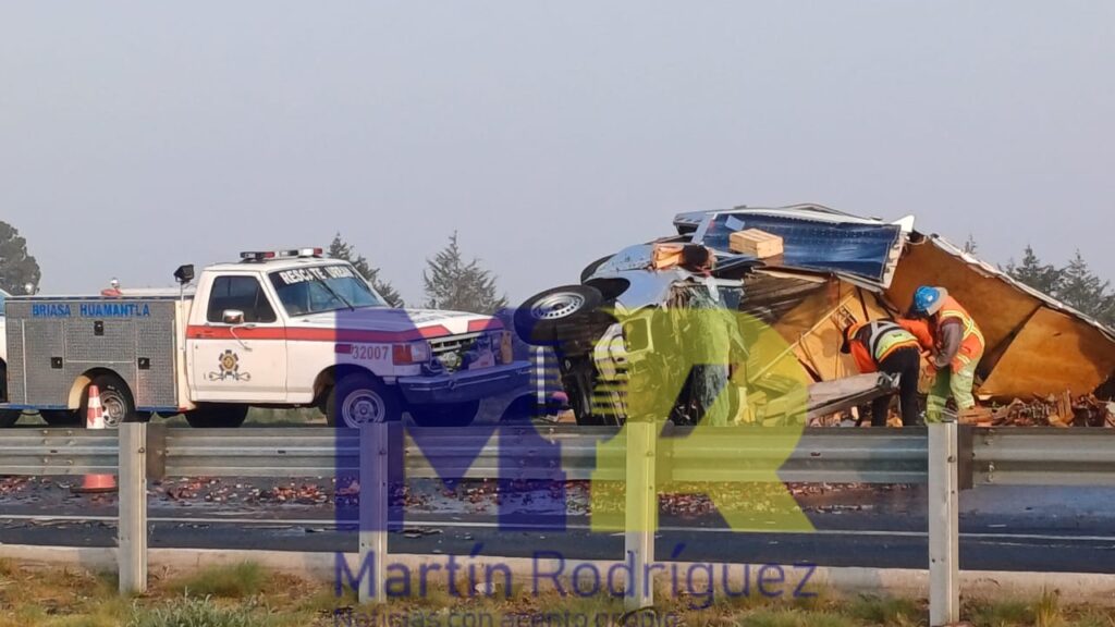 Accidente en la autopista Perote-Amozoc deja a conductor prensado