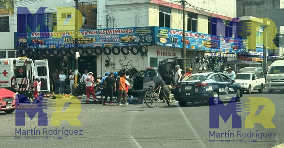 Choca patrulla del Grupo Especial de Operaciones de Apizaco contra un semáforo