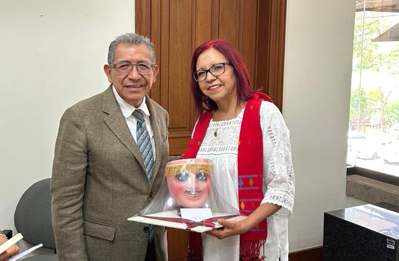 Rector de la UATx presenta avances a secretaria de educación