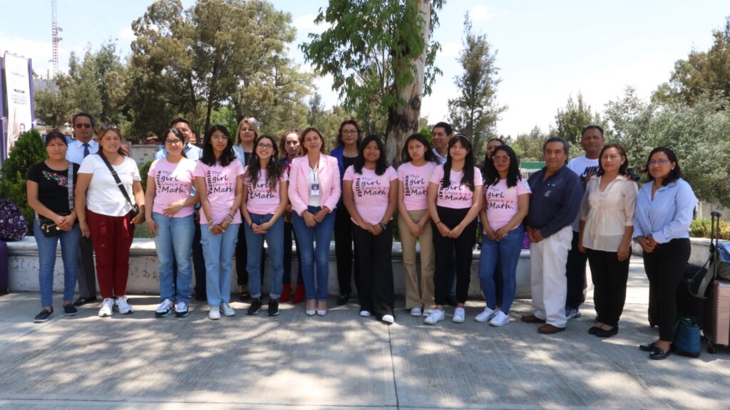 AUTORIDADES EDUCATIVAS DESPIDEN A ALUMNAS QUE ASISTIRÁN A OLIMPIADA NACIONAL FEMENIL DE MATEMÁTICAS