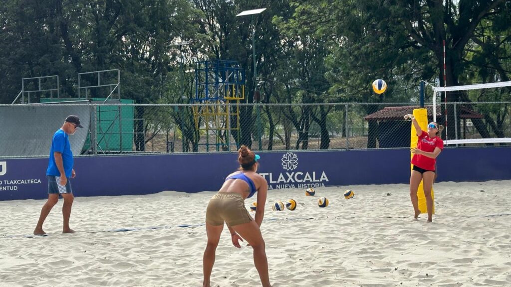 DEPORTISTAS DE PUERTO RICO ARRIBAN A TLAXCALA PARA EL TORNEO NORCECA