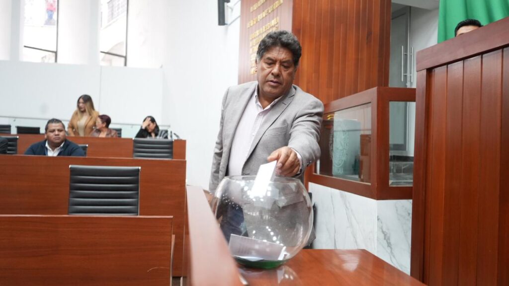 Elige LXIV Legislatura a nuevo presidente del Comité de Administración