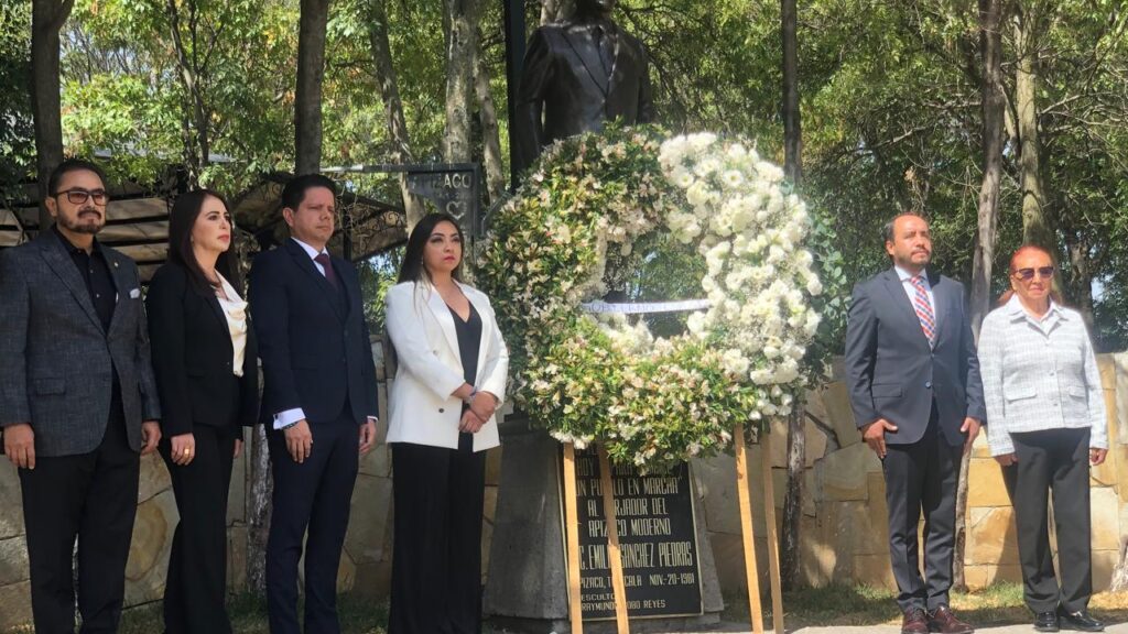 Aprovecha Badillo homenaje a “Emilio Sánchez Piedras” para la autocomplacencia