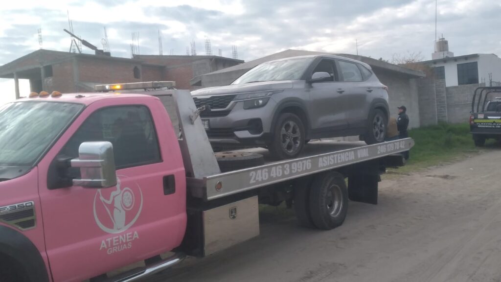Policía capitalina recuperan automóvil robado mediante violencia en Chiautempan