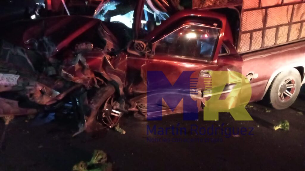 Prensado, fallece joven en choque frontal entre camioneta y auto en Cuapiaxtla