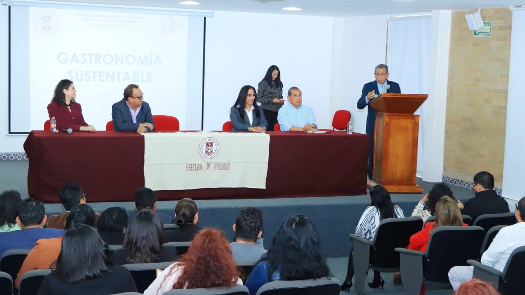 Efectuó UATx jornada de gastronomía sustentable