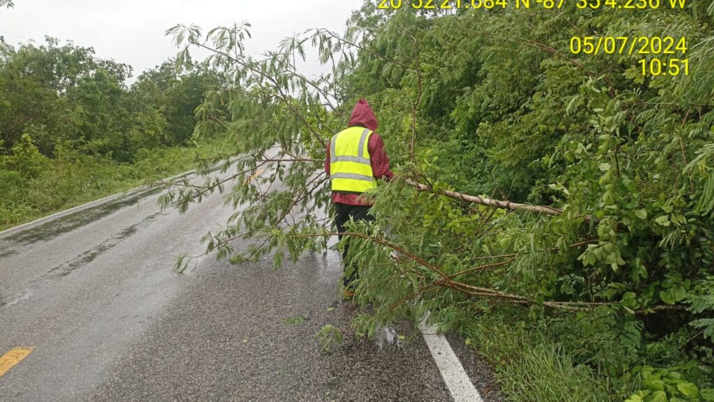 SIN AFECTACIONES MAYORES LA RED CARRETERA FEDERAL EN QUINTANA ROO TRAS HURACÁN BERYL
