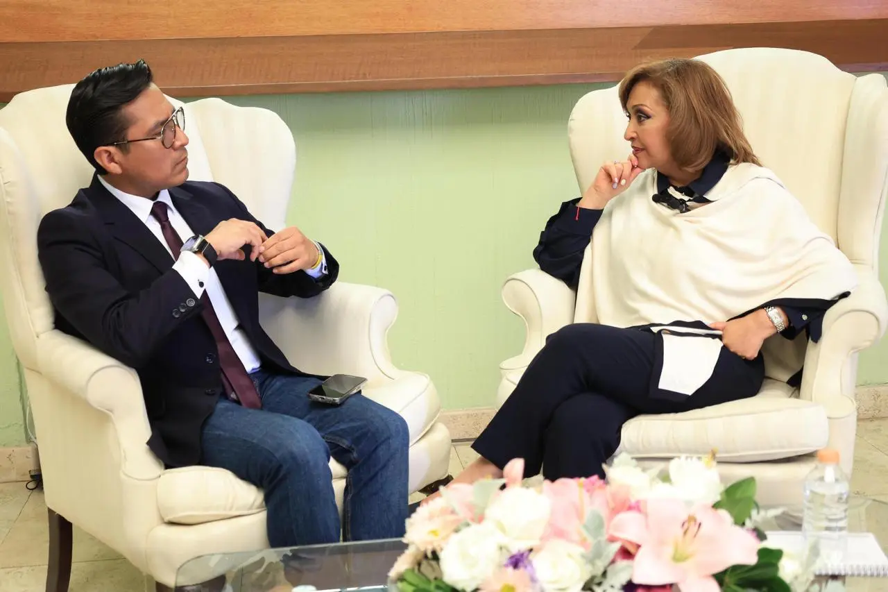 La titular del ejecutivo en Tlaxcala, Lorena Cuéllar Cisneros, celebró la confirmación de Zoé Robledo el frente del IMSS para dar continuidad a este importante sector. Gonzalo Pérez/ Nierika Images