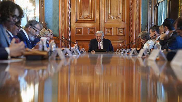 AMLO se reúne con congresistas de Estados Unidos en Palacio Nacional