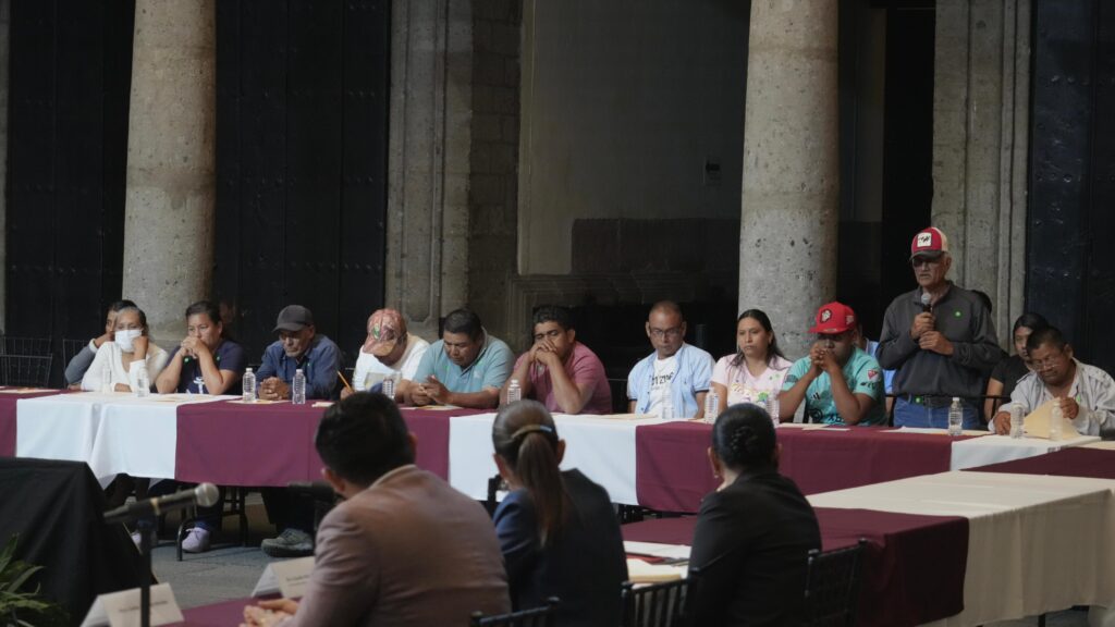 Confían padres de 43 en Claudia Sheinbaum