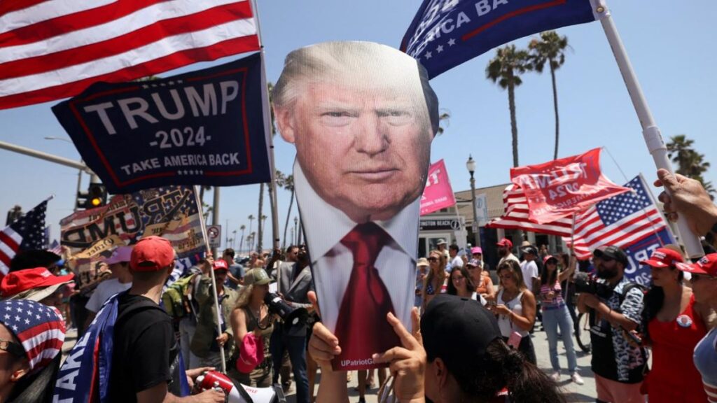 Trump sigue adelante con su candidatura a la Casa Blanca tras sobrevivir a tiroteo