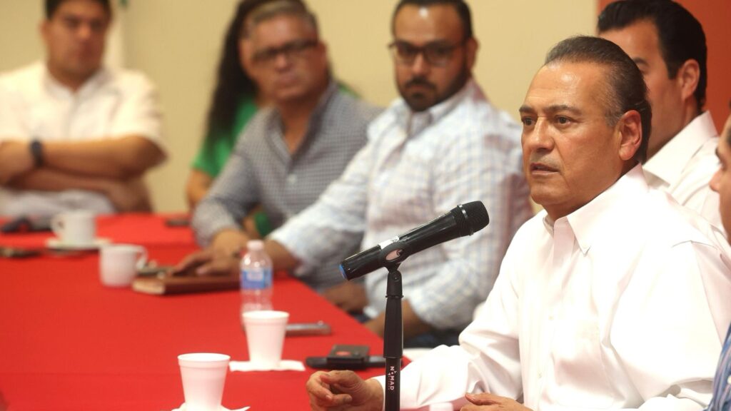 Manlio Fabio Beltrones critica la intención de una reelección en el PRI