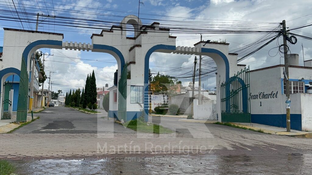 Vecinos del fraccionamiento Charlot 1 se encuentran confrontados por lo que consideran una construcción irregular. Las áreas verdes pretenden ser invadidas, afirman algunos. MRH