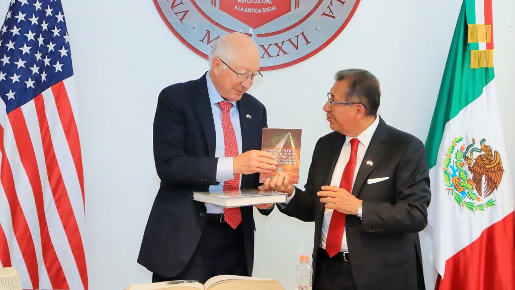 Afianzan colaboración internacional UATx y Embajada de Estados Unidos en México