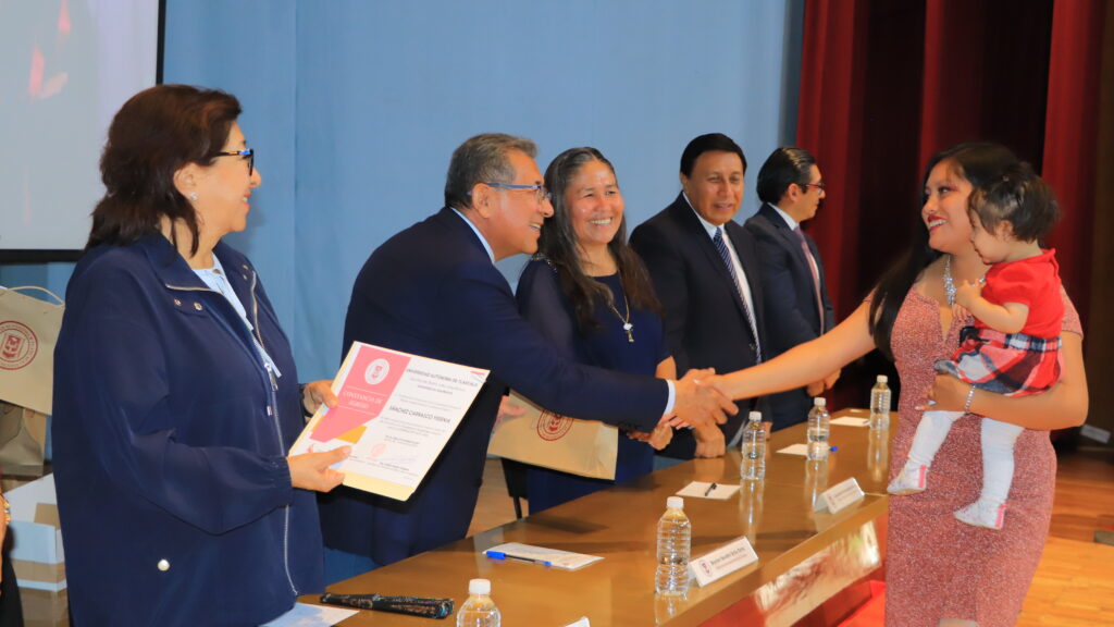 La UATx es un símbolo de identidad para nuestros egresados: Rector