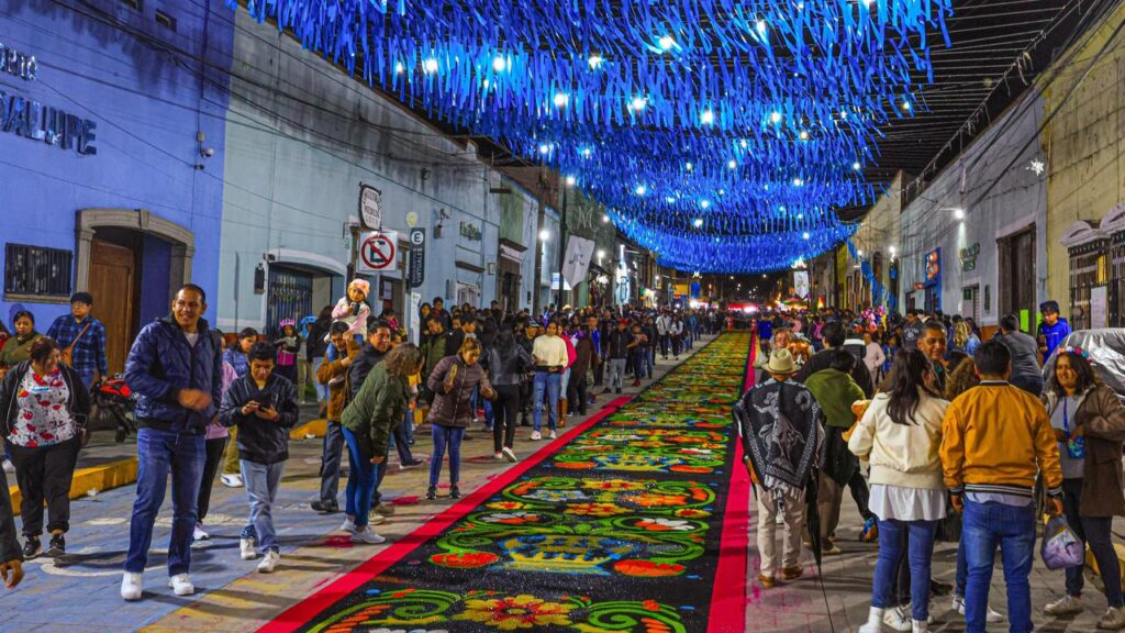 RESALTA GOBERNADORA LA RIQUEZA CULTURAL DEL ARTE EFÍMERO DE LA “NOCHE QUE NADIE DUERME”