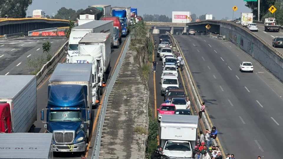 Colapsa la México-Puebla por bloqueo