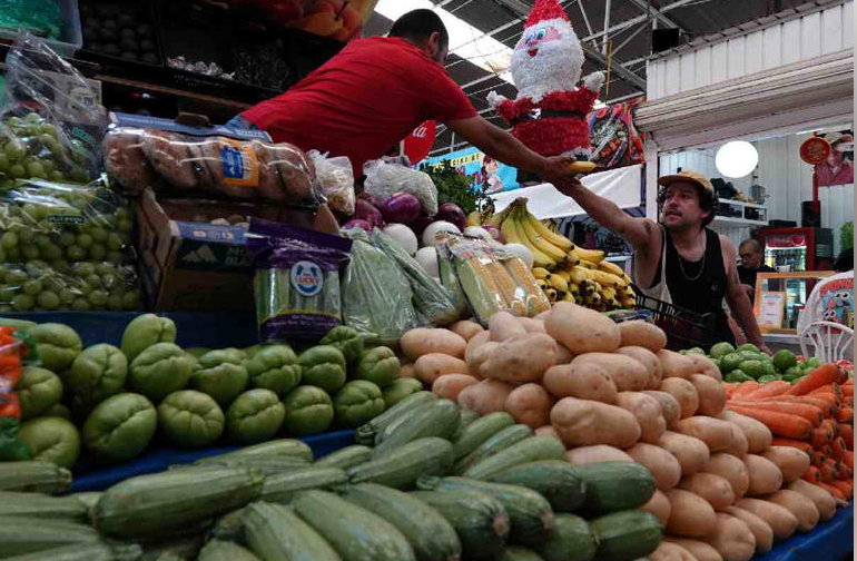 La inflación se desacelera en la primera quincena de agosto a 5.16 %; el limón subió 8%
