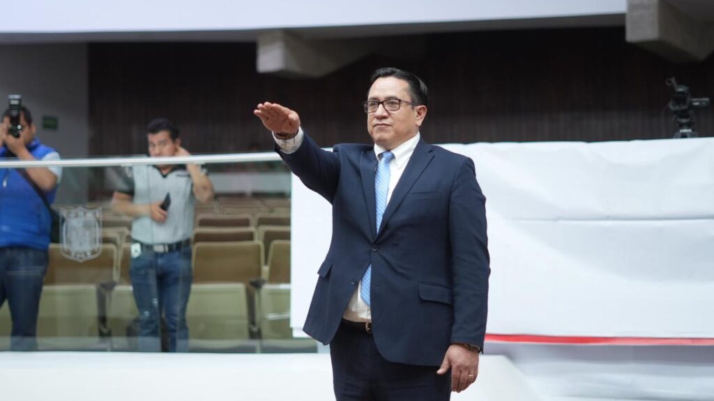 Rinde protesta Norberto Sánchez Briones como titular del Órgano Interno de Control de la FGJE