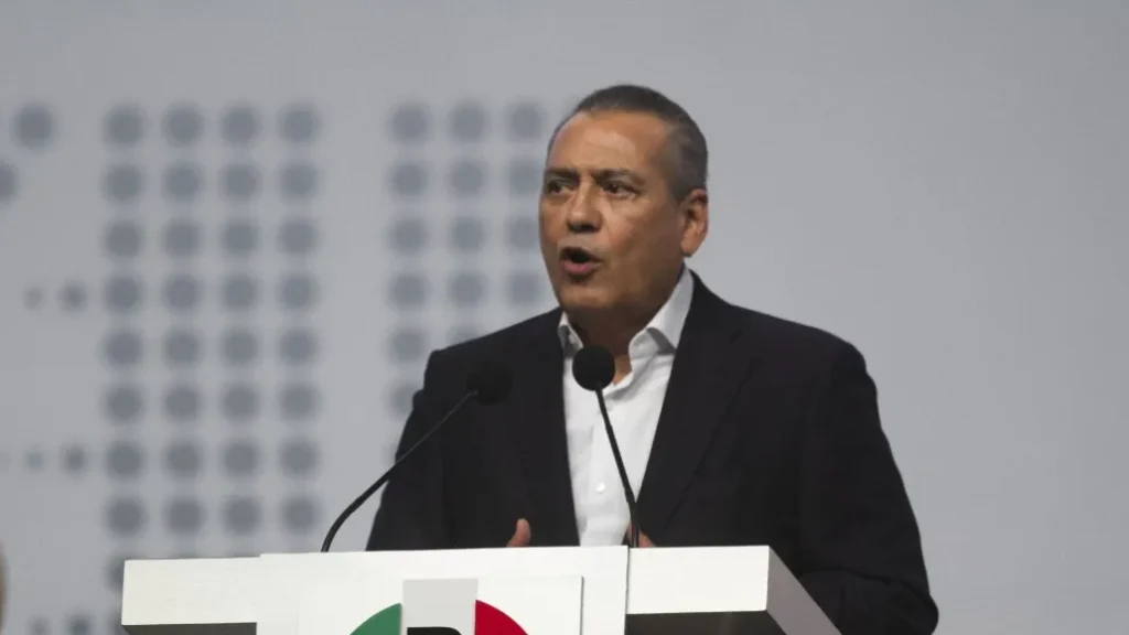El PRI excluye a Beltrones de su bancada en el Senado; enfrenta proceso de expulsión