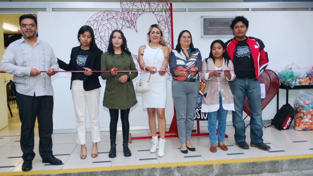 Dona la FEUAT y Custom Navy Tlx dos contenedores para tapitas