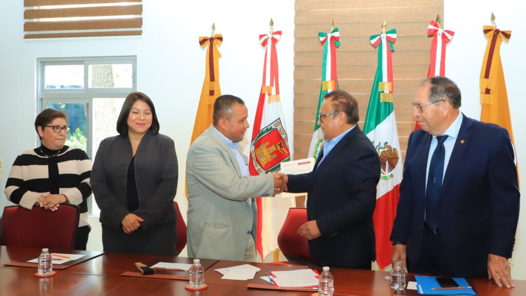 Entrega la UATx apoyos del Prodep a sus profesores