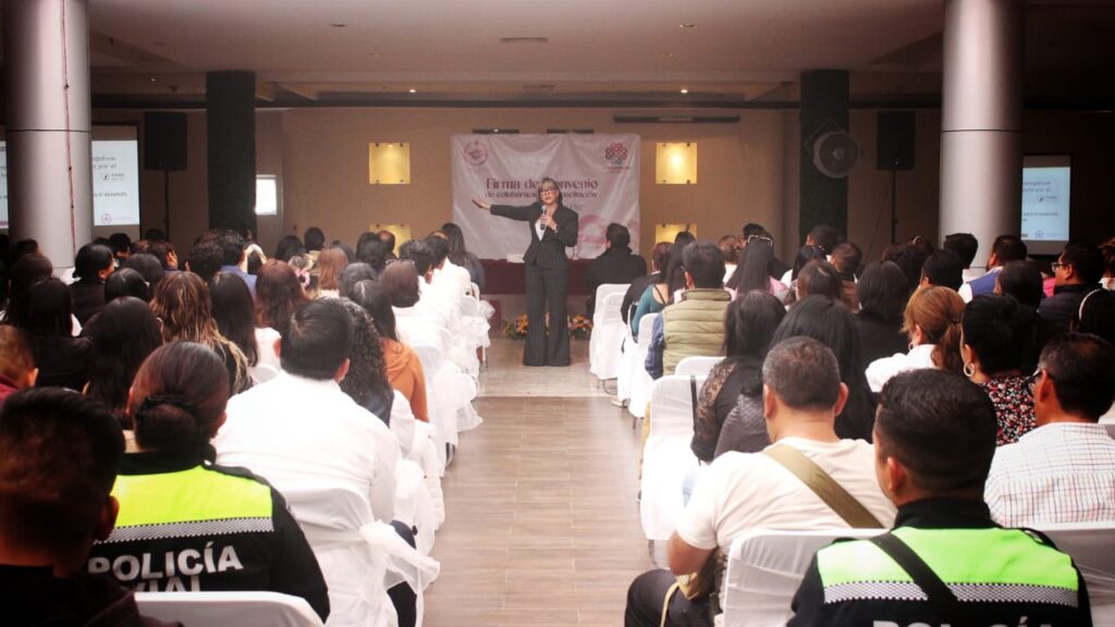 Impartió presidenta de la CEDHT conferencia al personal de la presidencia municipal de Chiautempan