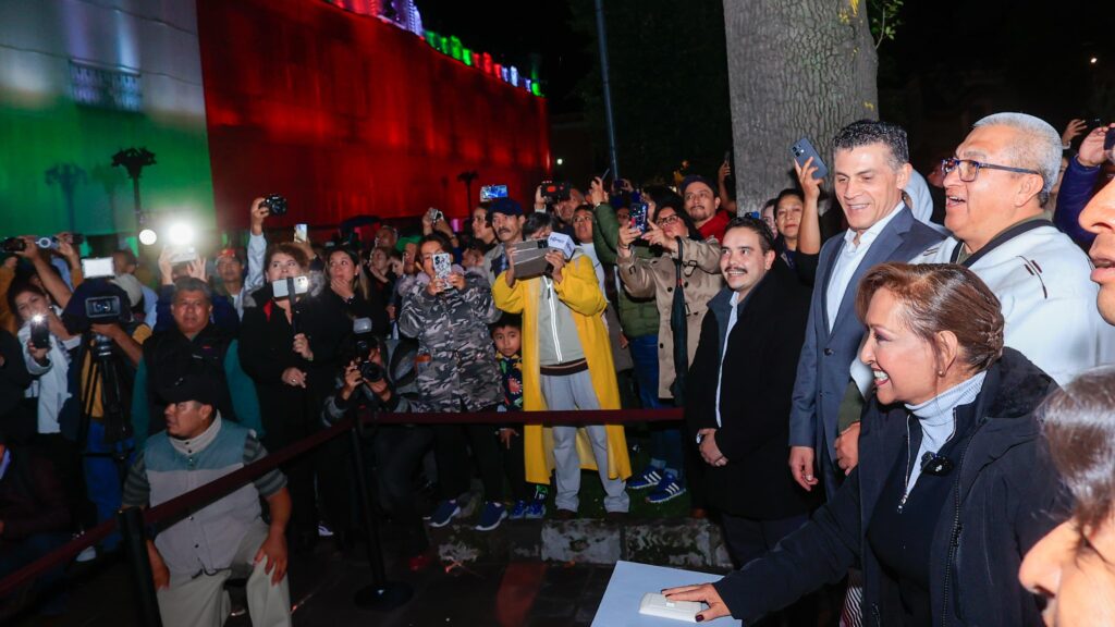 ENCABEZA GOBERNADORA ENCENDIDO DE LUCES PATRIAS 2024