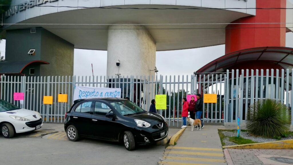 Cierran la UPTx; docentes señalan violaciones a derechos laborales