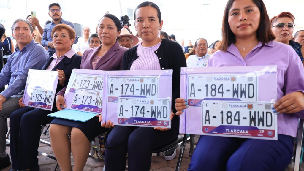 ENTREGA GOBERNADORA CONCESIONES DE TAXI PARA EL MUNICIPIO DE TENANCINGO