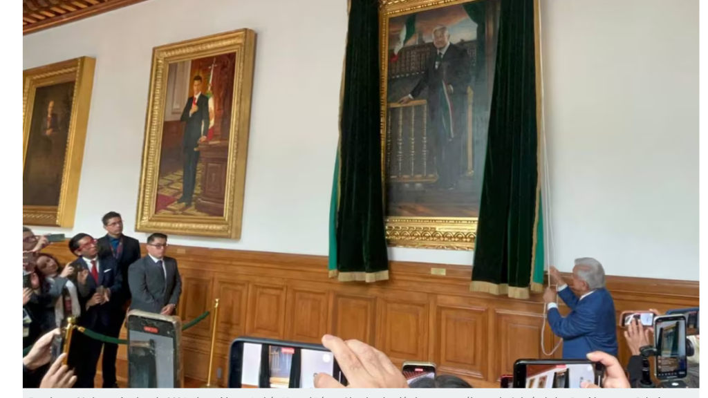 AMLO devela retrato en óleo que estará en la Galería de los Presidentes en Palacio Nacional
