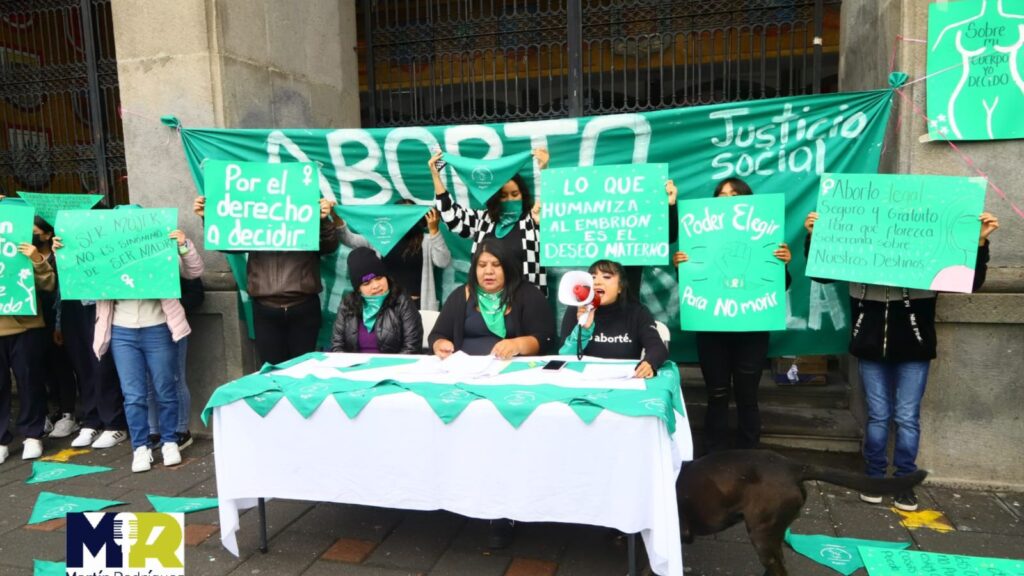 Protestan a favor del aborto legal y seguro en Tlaxcala