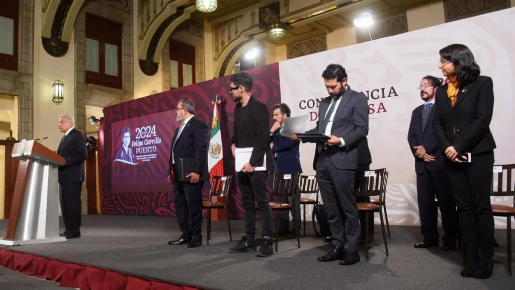 AMLO firma convenio “para hacer justicia a trabajadores del SME”; “beneficia a más de 7 mil extrabajadores”, afirma