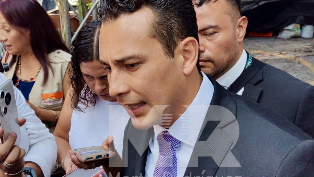 Otra de Azain; policías de Apetatitlán protestan tras presunta destitución de su director