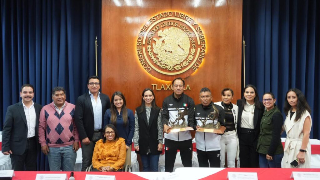 Entrega diputada Madai Pérez reconocimiento a Leonardo Pérez, atleta paralímpico tlaxcalteca