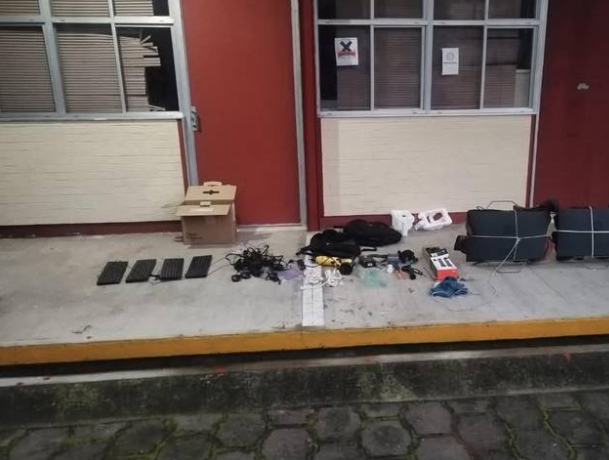 Frustran robo en secundaria de Tepeyanco; delincuentes envenenan perros para intentar ingresar
