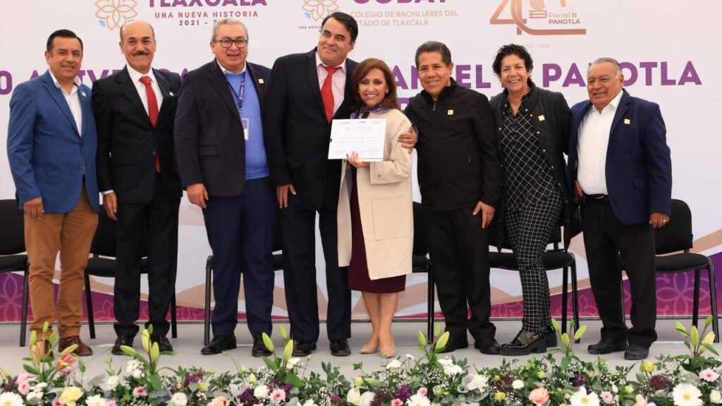 RECONOCE GOBERNADORA 40 AÑOS DE TRAYECTORIA DEL COBAT PANOTLA