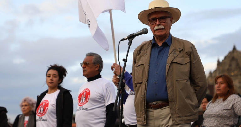 Comité 68 acepta disculpas de Claudia; miles conmemoran la Masacre desde el Zócalo