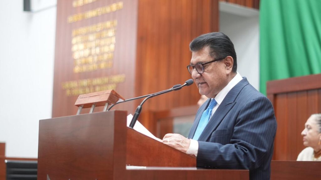 Presenta el diputado Héctor Ortiz, propuesta de Ley del Primer Empleo Profesional