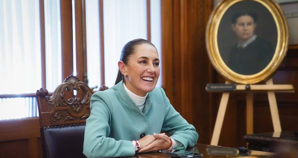 Muestra Sheinbaum despacho presidencial “prestado” por el pueblo