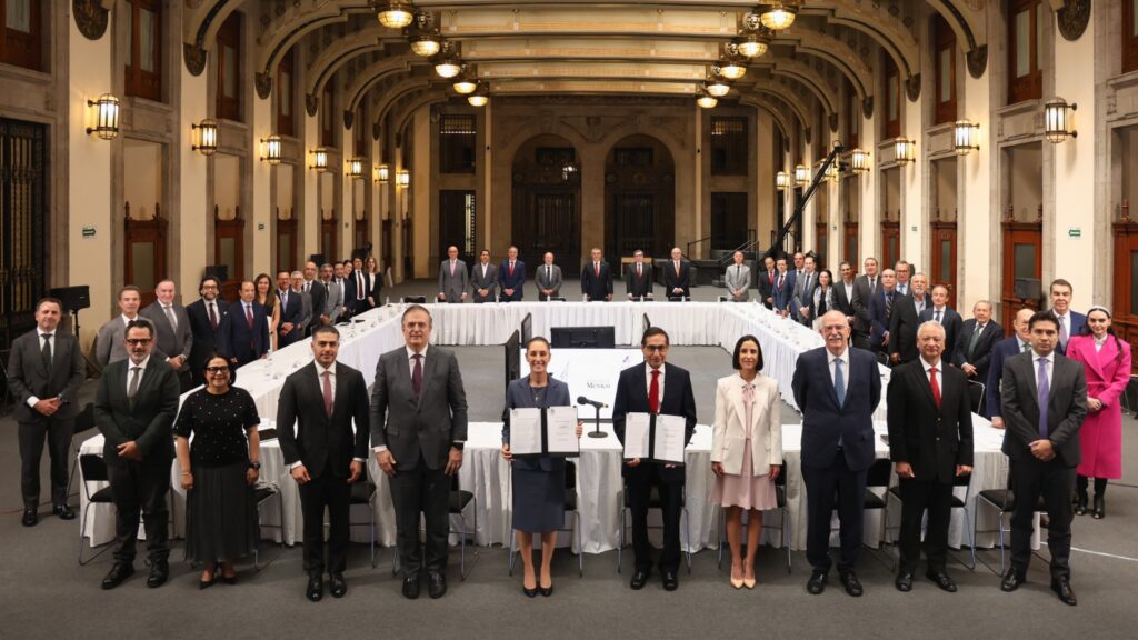 Firma del PACIC: Sheinbaum se compromete a fijar precio máximo de canasta básica en 910 pesos; presume reducción de 129 pesos