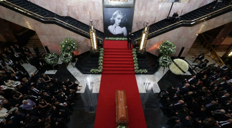 Silvia Pinal recibe emotivo homenaje póstumo en Bellas Artes