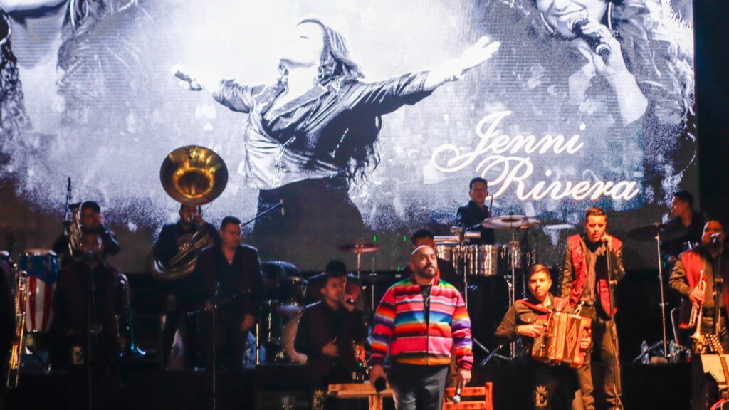 LUPILLO RIVERA PONE A CANTAR Y BAILAR AL PUBLICO DE “TLAXCALA, LA FERIA DE FERIA 2024”.