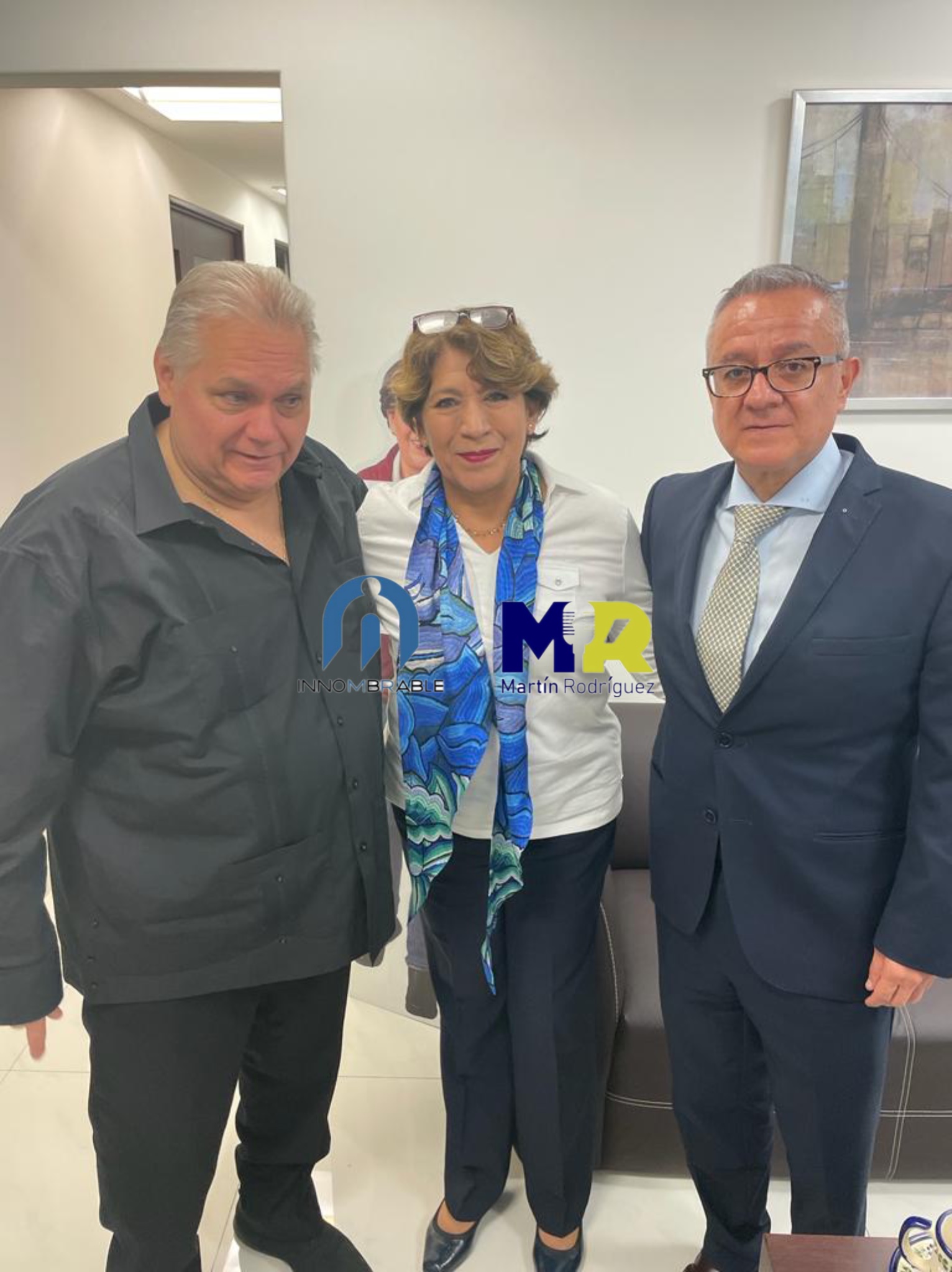 En la gráfica: El reconocido empresario Carlos Bremer (+), la gobernadora Delfina Gómez Álvarez y Oscar Flores Jiménez, ahora secretario de finanzas en su administracion. Imagen de archivo.