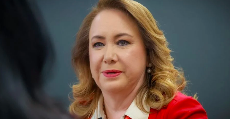 Yasmín Esquivel gana juicio que impide a la UNAM determinar si su tesis fue un plagio