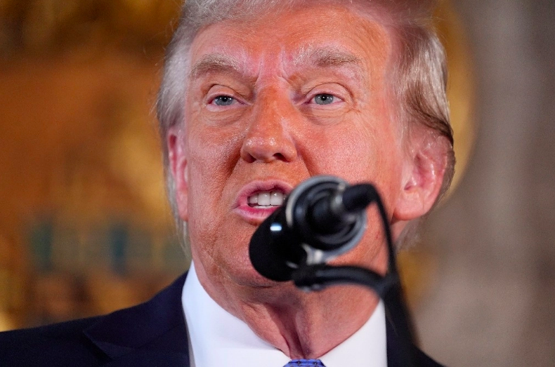 Vuelve a amenazar Trump con más muro y aranceles
