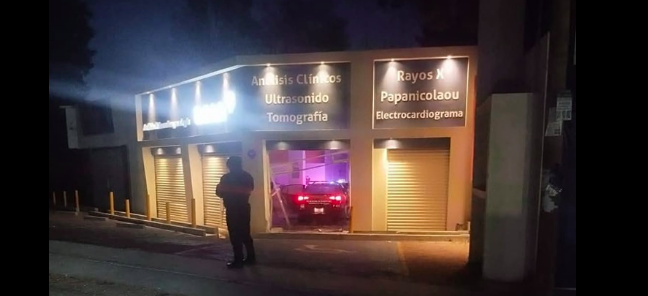 Choca patrulla de Tlaxcala contra laboratorio clínico en Atempan