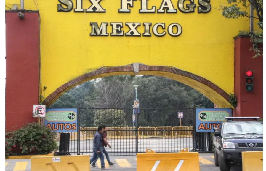 Piden justicia para joven de 17 años que murió luego de desmayarse al bajar de un juego en Six Flags