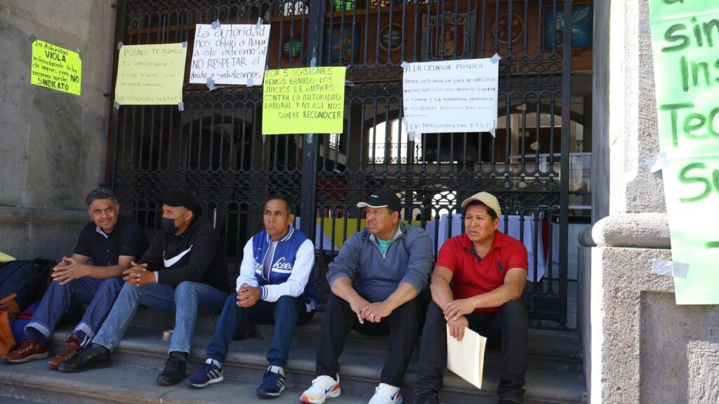 Trabajadores del Tecnológico de Tlaxco cumplen segundo día de huelga; exigen reconocimiento sindical